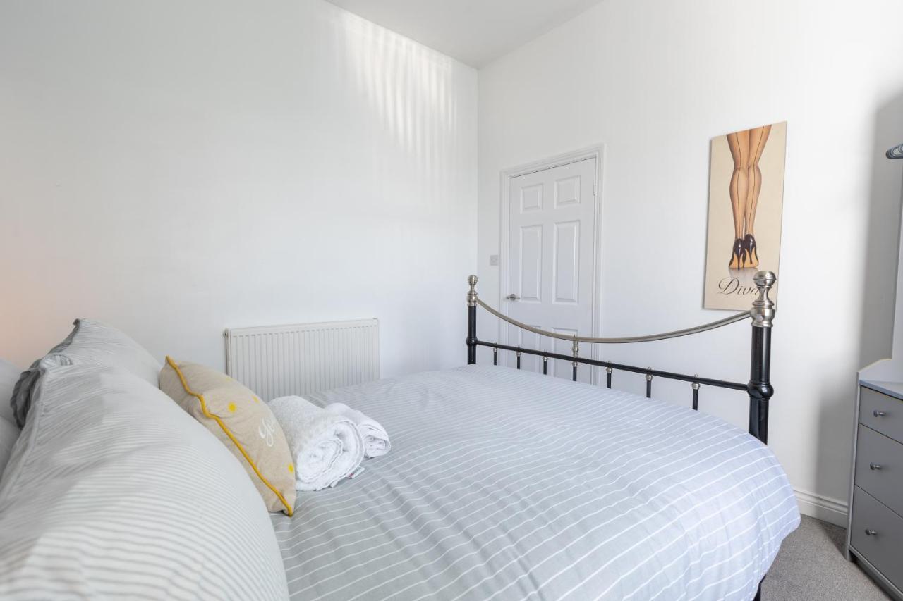 Platform Stadium Apartment With Parking كينغستون أبون هول المظهر الخارجي الصورة