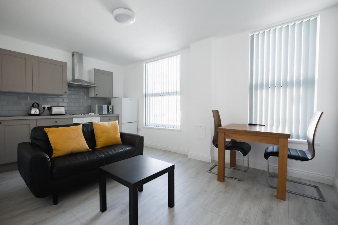 Platform Stadium Apartment With Parking كينغستون أبون هول المظهر الخارجي الصورة