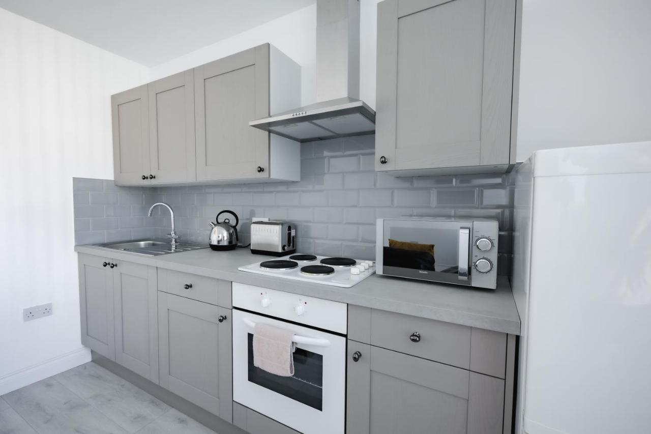 Platform Stadium Apartment With Parking كينغستون أبون هول المظهر الخارجي الصورة